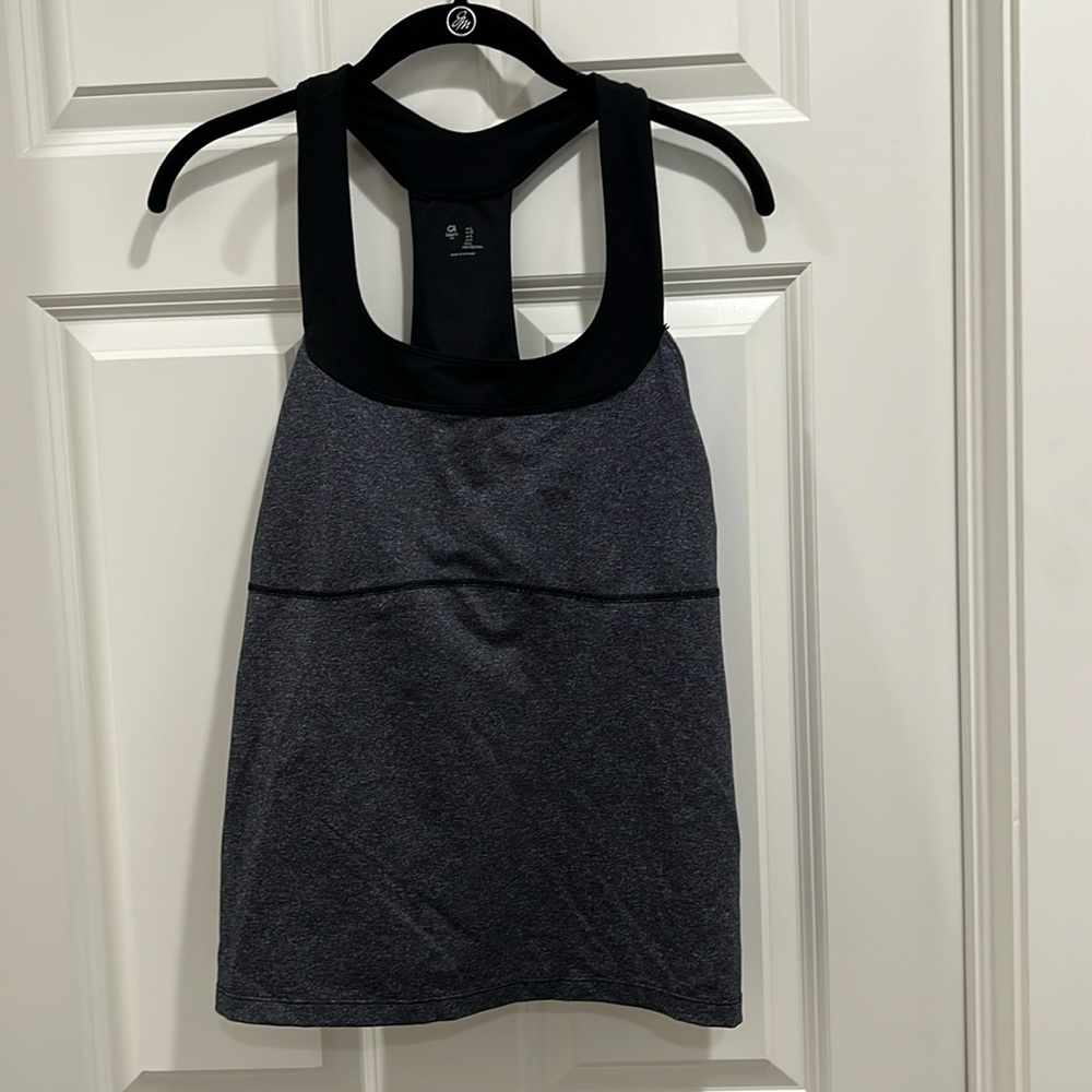 Gap fit activewear tank top built-in shelf bra. Marled gray -black neck line.